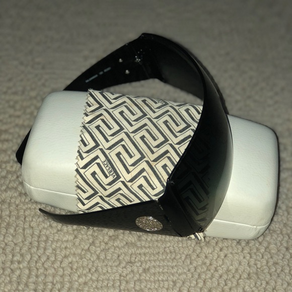 Versace sunglasses - preloved - Picture 3 of 7